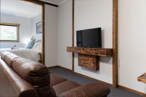 Μια τηλεόραση ή/και κέντρο ψυχαγωγίας στο Mount Mee Country Lodge