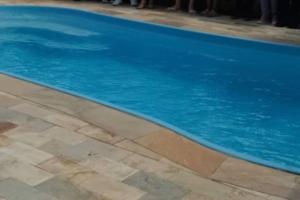 Bazén v ubytování Casa próximo à Praia com piscina nebo v jeho okolí