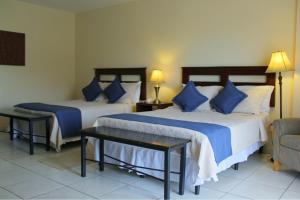 Giường trong phòng chung tại Plaza Magdalena Hotel
