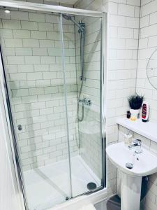 a bathroom with a shower and a sink at Cosy City Apartment in Manchester in Manchester