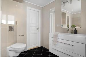 Koupelna v ubytování Leilighet i Sandviken + 12 fotografií