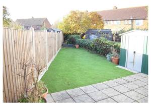 Κήπος έξω από το 3 Bedroom Spacious Bella Range Homes