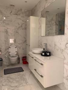 A bathroom at Ottomare Suites luxury apartment with pool with amazing view