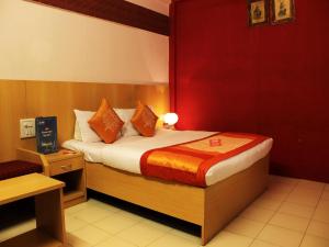 Кровать или кровати в номере Raj Resort, Bogmalo Beach, Goa