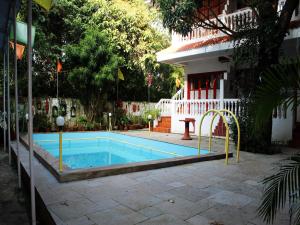 Het zwembad bij of vlak bij Raj Resort, Bogmalo Beach, Goa