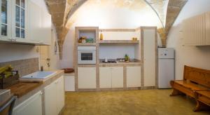 A kitchen or kitchenette at B&B La Garolla