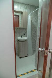 Koupelna v ubytování Casa cochera + 9 fotografií