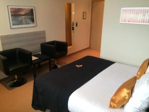 Postel nebo postele na pokoji v ubytování Axis Hotel