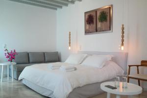 A bed or beds in a room at Mykonos Chora Residences