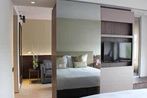 Cama ou camas em um quarto em Crowne Plaza Geneva by IHG