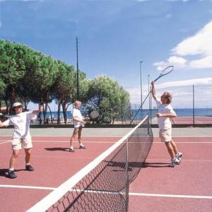 Tenis a/nebo squash v ubytování Club Hotel Marina Seada Beach nebo okolí
