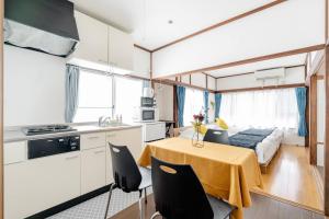 a kitchen and dining room with a table and chairs at Chelsea Hatsudai 201 CH21 in Tokyo