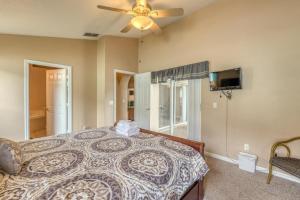 a bedroom with a bed and a ceiling fan at Safari Lodge in Orlando
