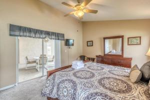 a bedroom with a bed and a ceiling fan at Safari Lodge in Orlando