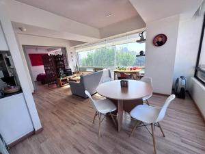 Un lugar para sentarse en Absolute BEST location in CDMX