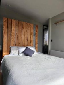 Ένα ή περισσότερα κρεβάτια σε δωμάτιο στο Coastal elegance