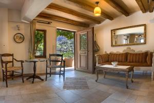 A seating area at Amari Villas