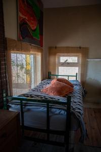 a bed in a room with a window at Casa camarones in Camarones