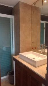 a bathroom with a white sink and a mirror at Condominio a pie de playa-Ixtapa in Ixtapa