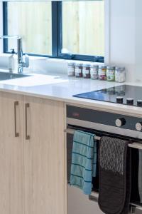 Dapur atau dapur kecil di Stylish Studio In the City Centre