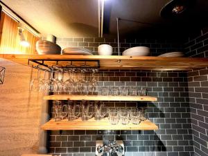 Una cocina o cocineta en 難波駅徒歩1分パーティー貸切ビル心斎橋道頓堀すぐボードゲームイベント12名以上利用可能