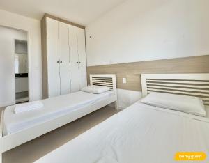 سرير أو أسرّة في غرفة في Beach Way | Porto das Dunas - CE