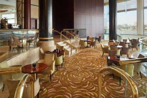 Ein Restaurant oder anderes Speiselokal in der Unterkunft Hilton Cairo Grand Nile 