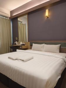 Postel nebo postele na pokoji v ubytování Hotel Golden View Nilai
