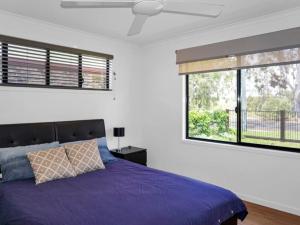 Tempat tidur dalam kamar di Welcome to The Crab Shack