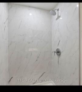 Ένα μπάνιο στο One-Bedroom Basement