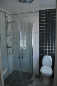 Koupelna v ubytování Hotell Östermalm + 18 fotografií