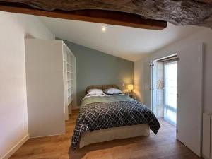 Postel nebo postele na pokoji v ubytování Gîte 8 pers avec piscine partagée et wifi à Brantôme - FR-1-616-441