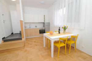 Kuchyňa alebo kuchynka v ubytovaní Amaros Apartment