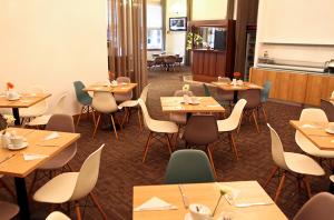 Reštaurácia alebo iné gastronomické zariadenie v ubytovaní Central Hotel Prague