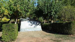 Vonkajšia záhrada v ubytovaní Montsant Park Camping & Bungalow