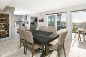 Η κουζίνα ή μικρή κουζίνα στο 90210 Beach House Lower Unit +19 φωτογραφίες