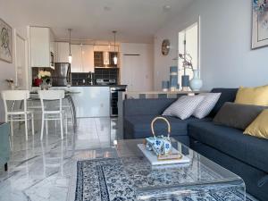 Kuchyň nebo kuchyňský kout v ubytování DOWNTOWN AmazingView 2BD2BA FreeParking