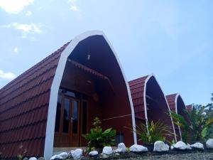 a house with a brown roof at Indah Damai Cottages in Sidomukti