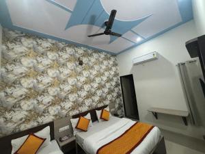 Gallery image of Hotel Hanuman Palace-450 meter Khatu Shayam Ji Temple in Khātu