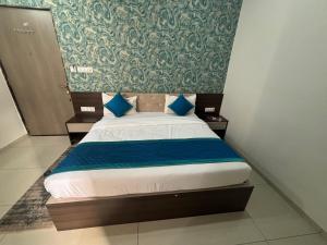 Gallery image of Hotel Hanuman Palace-450 meter Khatu Shayam Ji Temple in Khātu