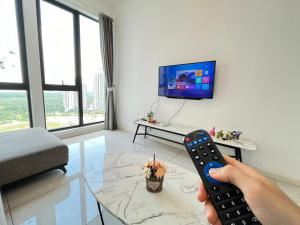TV a/nebo společenská místnost v ubytování ELYSIA-Near Gleaneagles & Legoland-2RB WarmQ Suite Max7pax-WaterDispenser