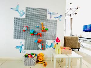 TV a/nebo společenská místnost v ubytování ELYSIA-Near Gleaneagles & Legoland-2RB WarmQ Suite Max7pax-WaterDispenser
