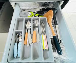 Kuchyň nebo kuchyňský kout v ubytování ELYSIA-Near Gleaneagles & Legoland-2RB WarmQ Suite Max7pax-WaterDispenser
