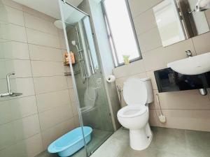 Koupelna v ubytování ELYSIA-Near Gleaneagles & Legoland-2RB WarmQ Suite Max7pax-WaterDispenser
