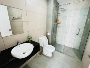 Koupelna v ubytování ELYSIA-Near Gleaneagles & Legoland-2RB WarmQ Suite Max7pax-WaterDispenser