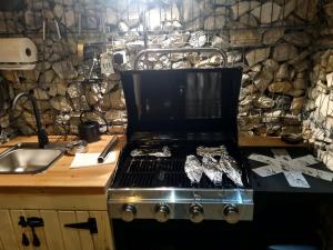 Kuchyň nebo kuchyňský kout v ubytování Trifoi Chalet
