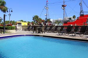 The swimming pool at or close to Pier House 60 Clearwater Beach Marina Hotel