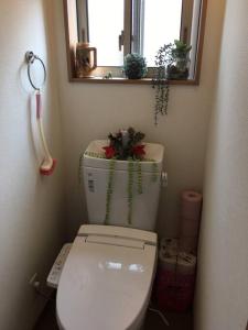 Et bad på 一軒屋の個室を格安で利用可能