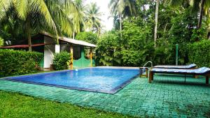 Bazén v ubytování Osheen Homestay Sigiriya nebo v jeho okolí