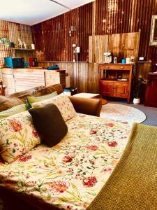 Wingfield Cabin的休息区